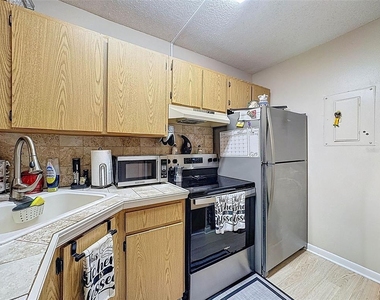 3188 Lake Pine Way S - Photo Thumbnail 9