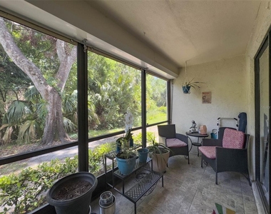 3188 Lake Pine Way S - Photo Thumbnail 6