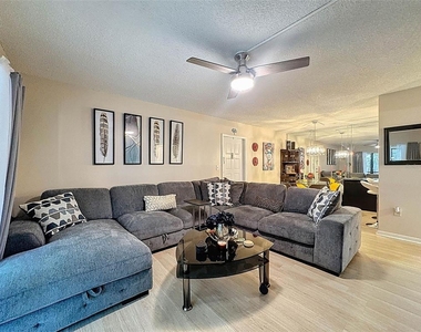 3188 Lake Pine Way S - Photo Thumbnail 4