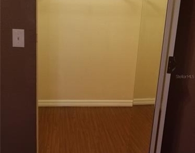 5542 Metrowest Boulevard - Photo Thumbnail 8
