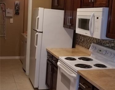 5542 Metrowest Boulevard - Photo Thumbnail 4