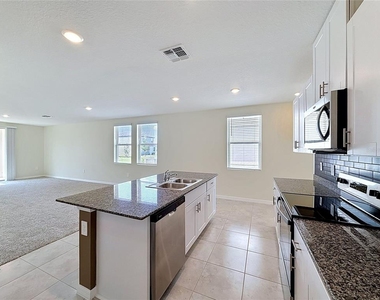 520 Kennedy Drive - Photo Thumbnail 3