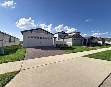 520 Kennedy Drive - Photo Thumbnail 5