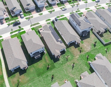 520 Kennedy Drive - Photo Thumbnail 19