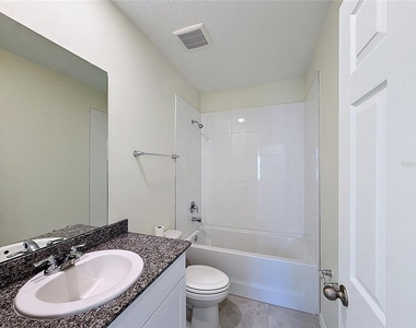 520 Kennedy Drive - Photo Thumbnail 13