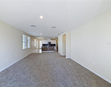 520 Kennedy Drive - Photo Thumbnail 8