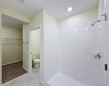 520 Kennedy Drive - Photo Thumbnail 11