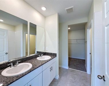 520 Kennedy Drive - Photo Thumbnail 10