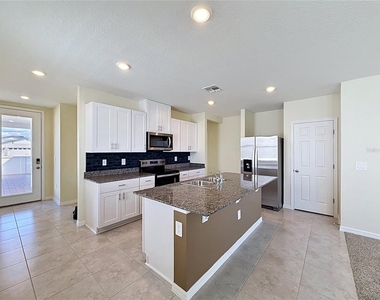 520 Kennedy Drive - Photo Thumbnail 2