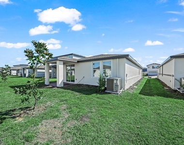 520 Kennedy Drive - Photo Thumbnail 18