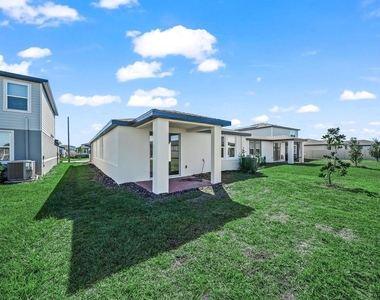 520 Kennedy Drive - Photo Thumbnail 17