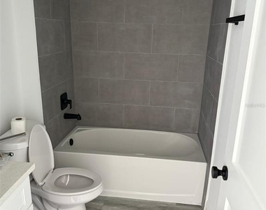 17490 Sw 27th Circle - Photo Thumbnail 7