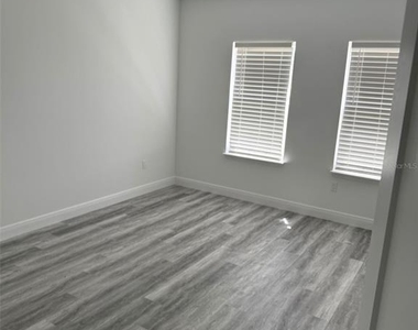 17490 Sw 27th Circle - Photo Thumbnail 5