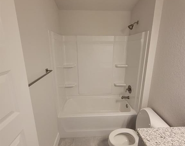 2170 Nw 23rd Loop - Photo Thumbnail 5