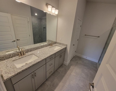 2170 Nw 23rd Loop - Photo Thumbnail 15