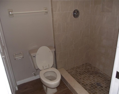 5293 Vineland Road - Photo Thumbnail 7