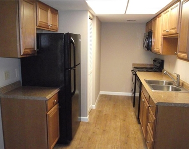 5293 Vineland Road - Photo Thumbnail 3