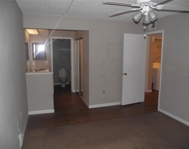 5293 Vineland Road - Photo Thumbnail 6