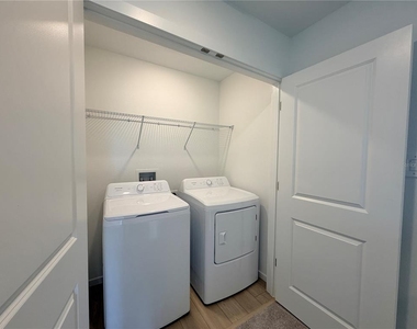 842 Lynx Street - Photo Thumbnail 23