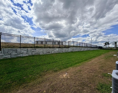 842 Lynx Street - Photo Thumbnail 14