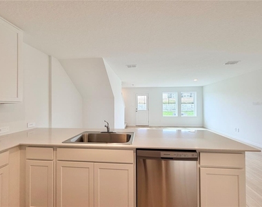 842 Lynx Street - Photo Thumbnail 6