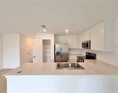 842 Lynx Street - Photo Thumbnail 8