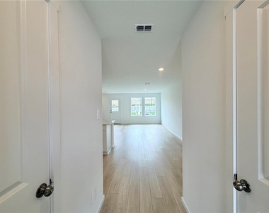 842 Lynx Street - Photo Thumbnail 3