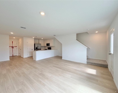 842 Lynx Street - Photo Thumbnail 7