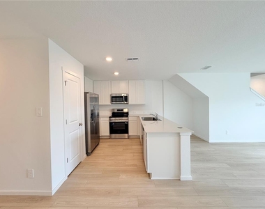 842 Lynx Street - Photo Thumbnail 5