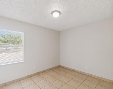 2853 Sanford Avenue - Photo Thumbnail 4