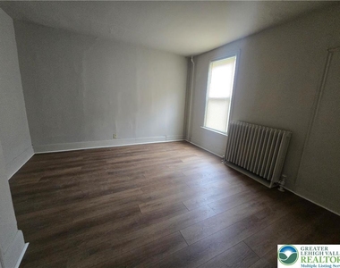 16 E Main Street - Photo Thumbnail 3