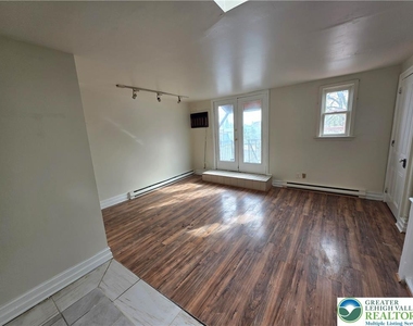 241 9th Street - Photo Thumbnail 3