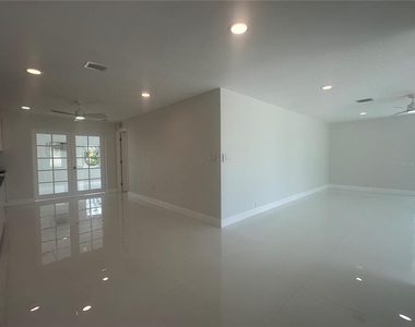 230 Annapolis Lane - Photo Thumbnail 3