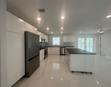 230 Annapolis Lane - Photo Thumbnail 8
