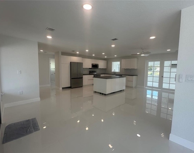 230 Annapolis Lane - Photo Thumbnail 6