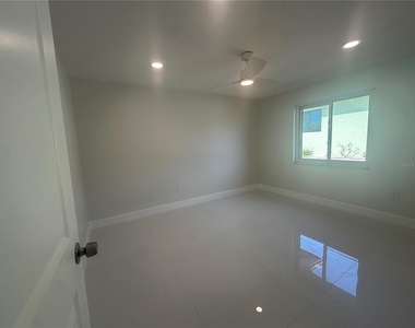 230 Annapolis Lane - Photo Thumbnail 10