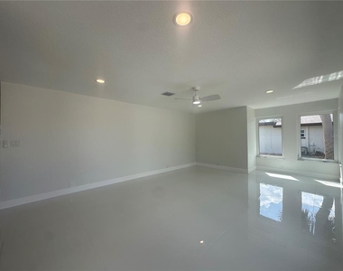 230 Annapolis Lane - Photo Thumbnail 5
