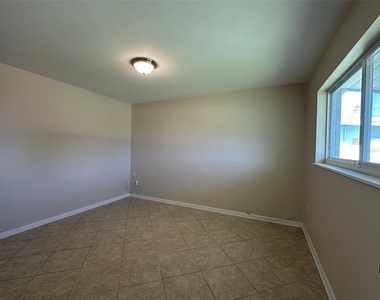 835 Conreid Drive Ne - Photo Thumbnail 5