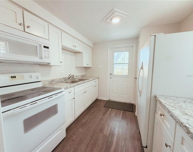 5305 Oakwood Court - Photo Thumbnail 3
