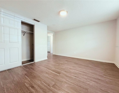 5305 Oakwood Court - Photo Thumbnail 7