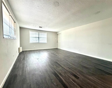 5305 Oakwood Court - Photo Thumbnail 2