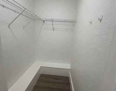 2472 Picnic Street - Photo Thumbnail 23