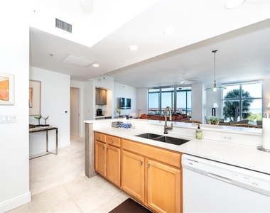 3313 Sunset Key Circle - Photo Thumbnail 21