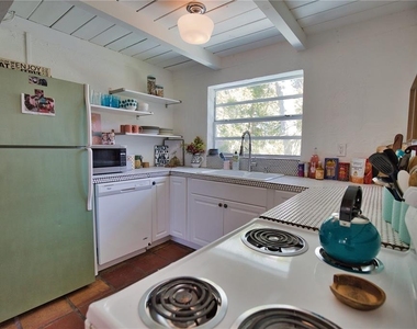 650 Edwards Street - Photo Thumbnail 11