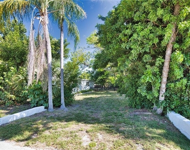 650 Edwards Street - Photo Thumbnail 2