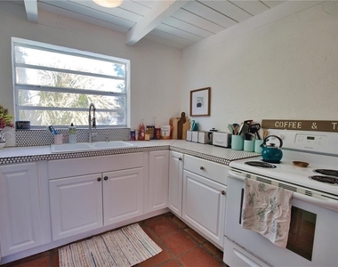 650 Edwards Street - Photo Thumbnail 12