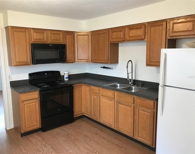 2916 24th Street W - Photo Thumbnail 3
