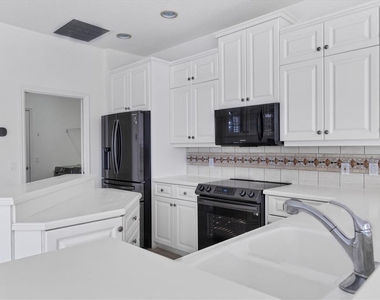 8501 Park Shore Lane - Photo Thumbnail 14
