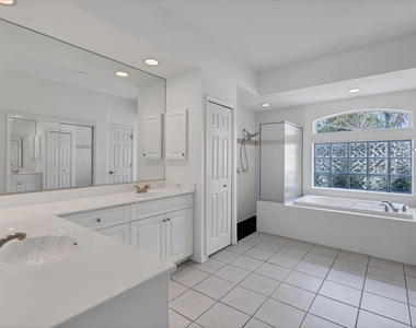 8501 Park Shore Lane - Photo Thumbnail 25
