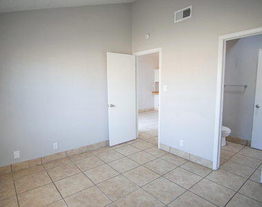 10202 Niagara Falls Place - Photo Thumbnail 16